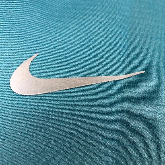 ✔️NIKE TECH PACK REFLECTIVE RUNNING SHIRT - Picture 8 of 13